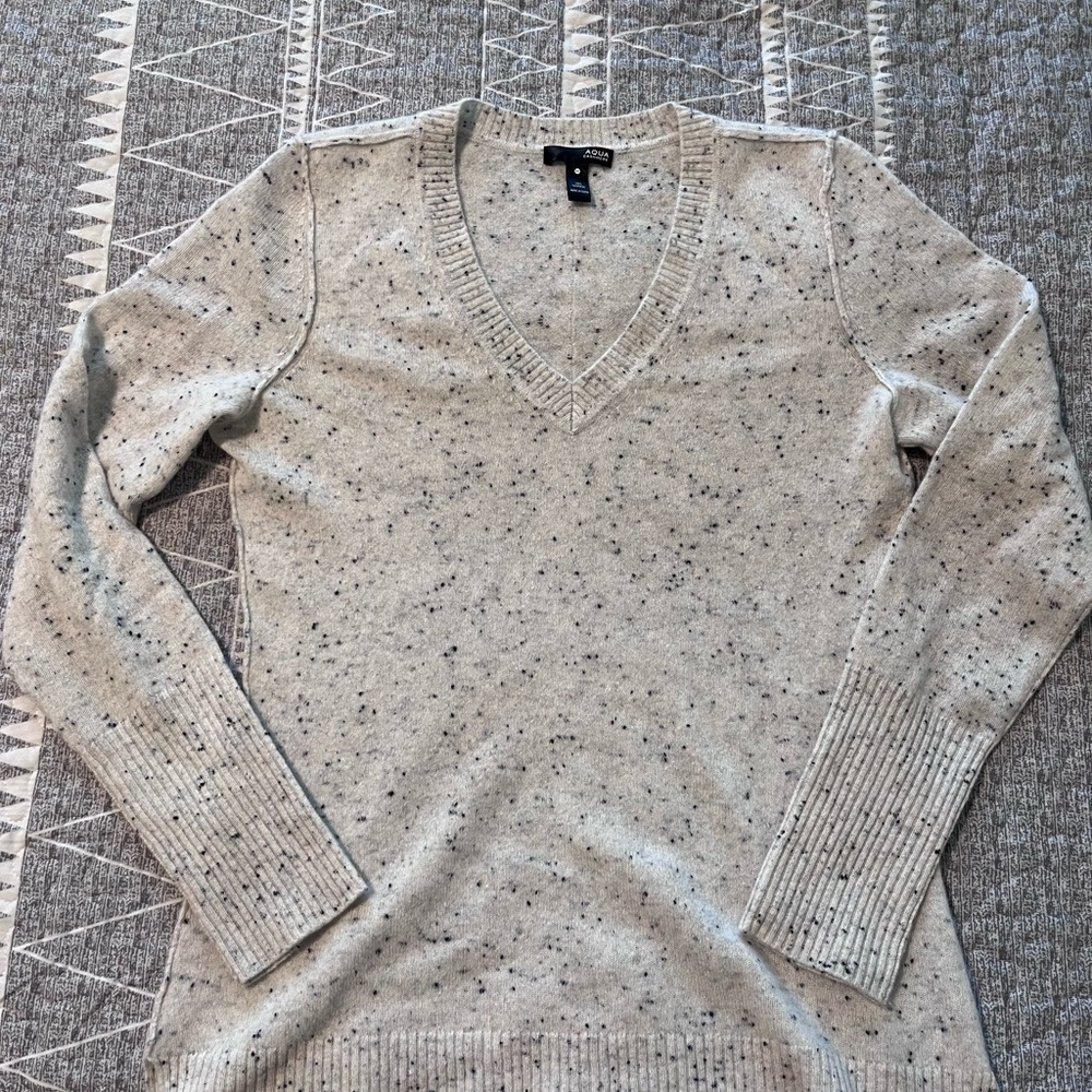 100% Cashmere V-Neck Sweater Gray Womens M Soft Lightweight Cozy Capsule Knit